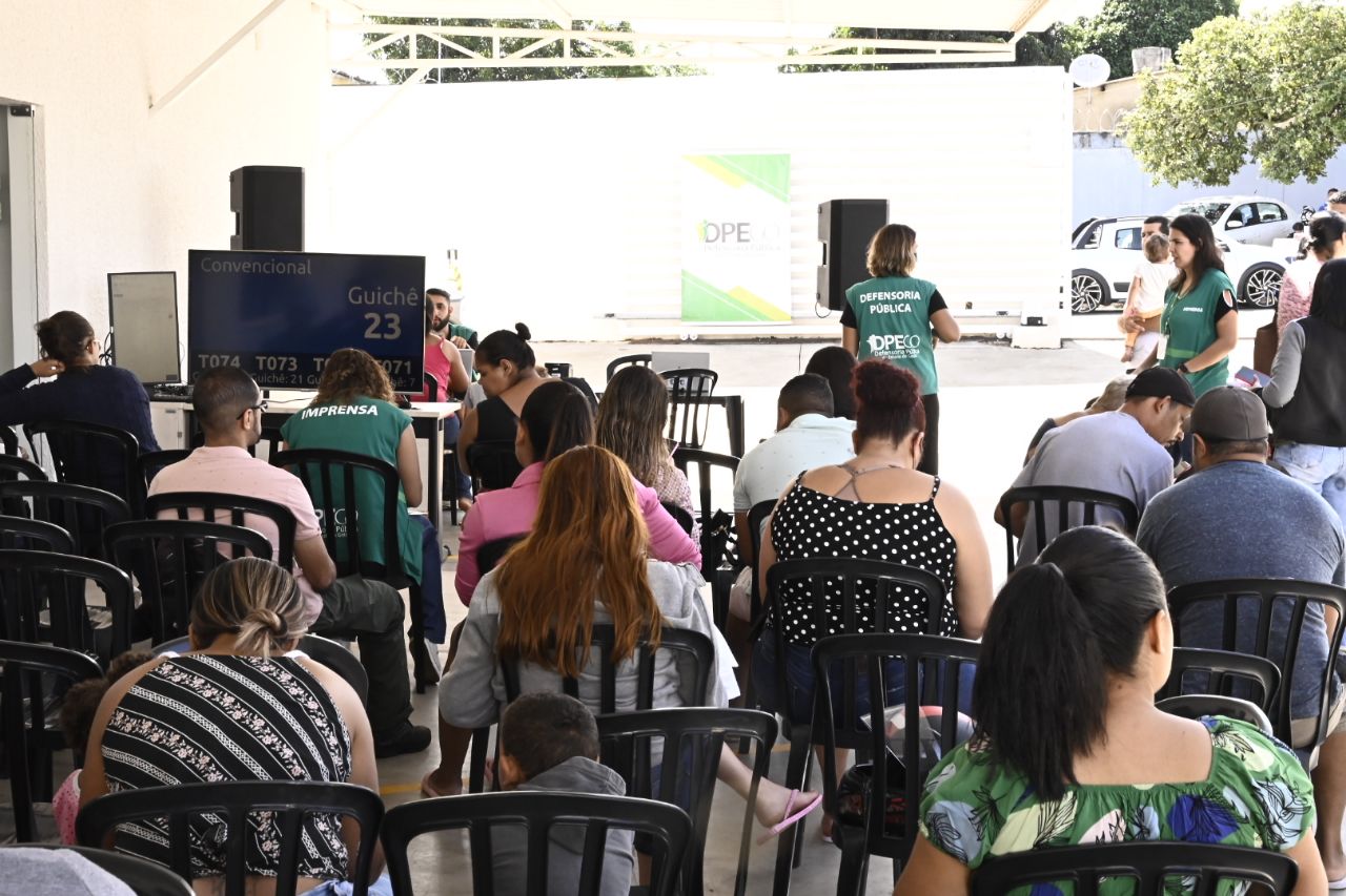 Mutirão da DPE para vagas de CMEIs e escolas de Aparecida atende 635