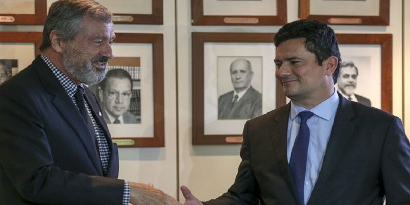 O atual ministro da Justiça, Torquato Jardim, e o futuro ministro Sergio Moro tiveram reunião do governo de transição ( Foto: Fabio Rodrigues Pozzebom/Agência Brasil)