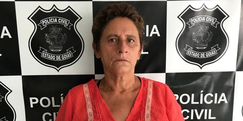 Mulher é presa pela Polícia Civil suspeita de matar a pedradas o namorado, em Goiatuba (Foto: Divulgação/PC) 