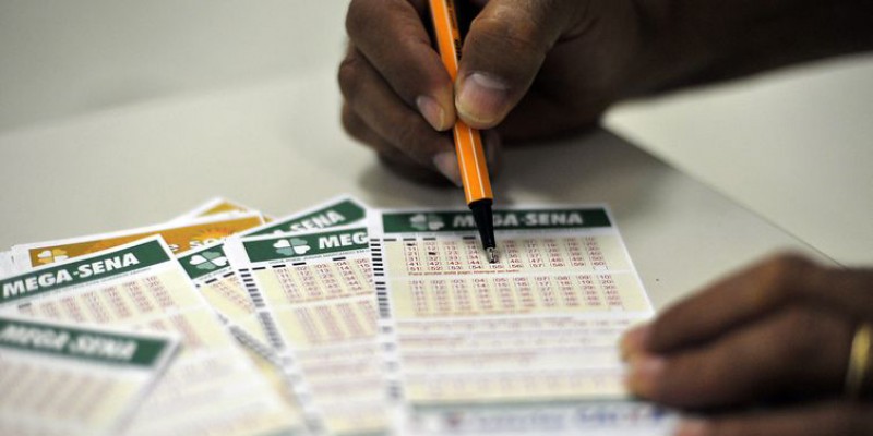 As apostas podem ser feitas até as 19h (de Brasília), em qualquer casa lotérica credenciada pela Caixa (Foto: Marcello Casal Jr./Agência Brasil) 