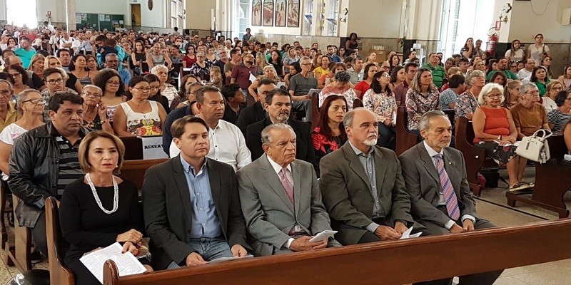 Iris Rezende e demais autoridades políticas. (Foto: Divulgação/Prefeitura de Goiânia)