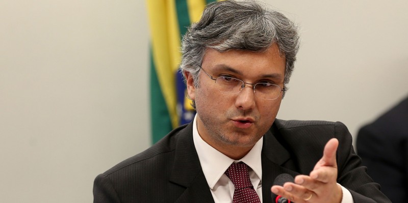 Ministro do Planejamento, Esteves Colnago garante que não haverá cortes de despesas referentes a área social do governo Ministro do Planejamento, Esteves Colnago garante que não haverá cortes de despesas referentes a área social do governo