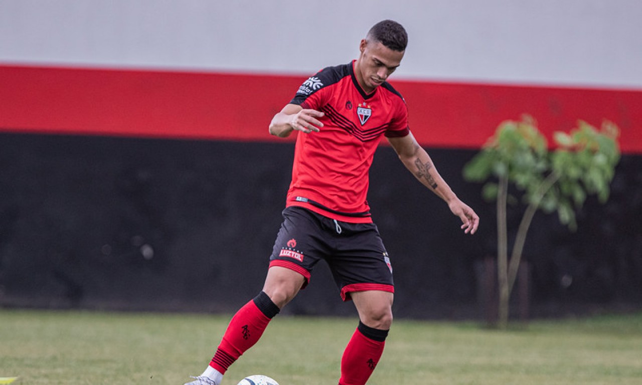 Éder, titular e capitão do Atlético, quer aproveitar o tempo sem jogos para treinar de olho no resto da temporada | Foto: Heber Gomes