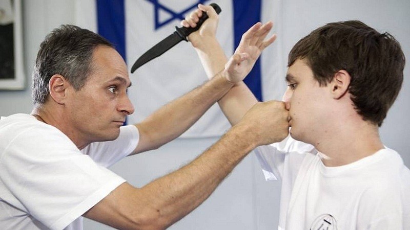 Em Goiás, pais e filhos treinam Krav Maga juntos