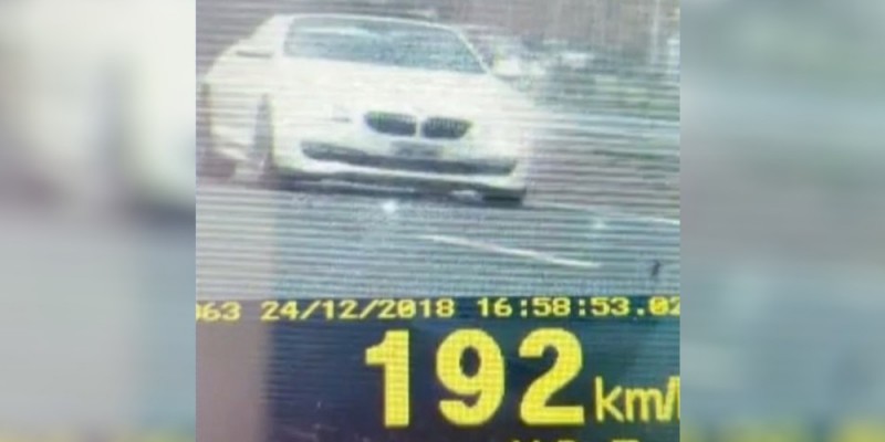 Carro de luxo é flagrado em velocidade recorde de 192 km/h na BR-153, em Goiás (Foto: Divulgação/PRF)