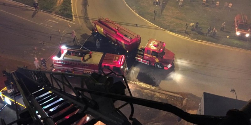 Incêndio atinge bar no Jardim Tropical em Aparecida de Goiânia (Foto: Divulgação) 