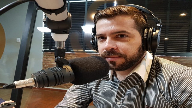 “Não há. Como disse, a disputa está embolada entre quatro candidatos. Até o momento, todos eles gozam de equilibrado apoio na sociedade”. Robert Bonifácio