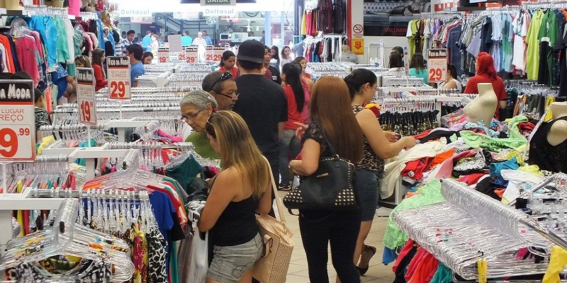 Economia piora para 72% dos varejistas e recua 2,5%, diz CNC