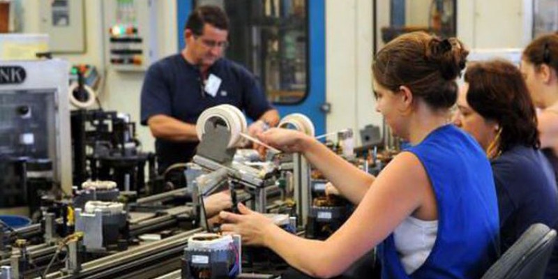 A remuneração feminina teve alta de 2,1% na comparação de um ano para o outro A remuneração feminina teve alta de 2,1% na comparação de um ano para o outro