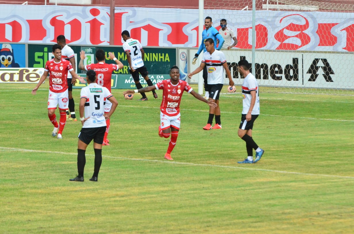 Com dois gols do atacante Kelvin, o Vila Nova bateu o Anápolis por 3 a 1 | Foto: Afonso Cardoso