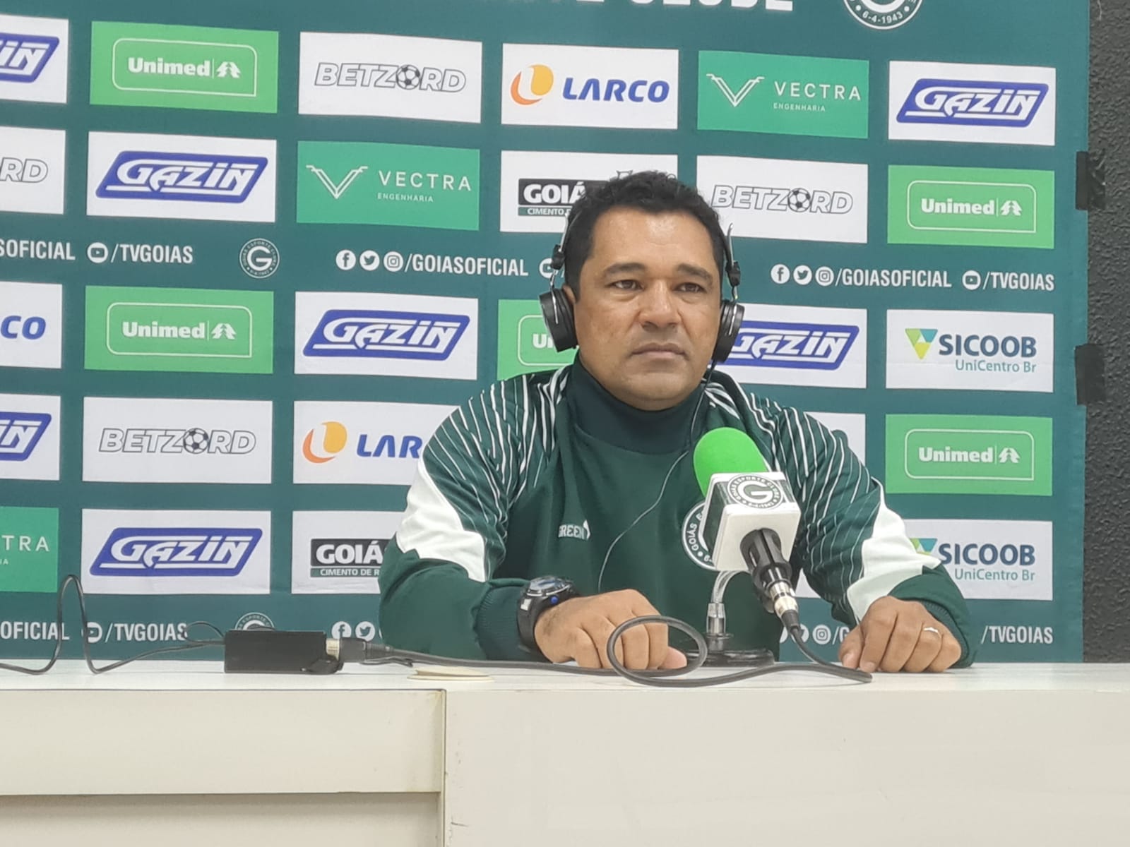 Treinador não deixou de citar os treinadores que ajudaram no acesso e nem de agradecer a toda a diretoria esmeraldina | foto: Rosiron Rodrigues / Goiás EC