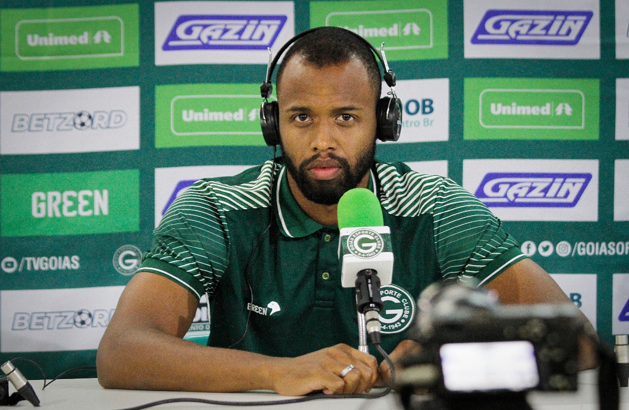 Zagueiro falou também sobre expectativa para confronto diante da Ponte Preta, nesta terça | foto: Rosiron Rodrigues / Goiás EC