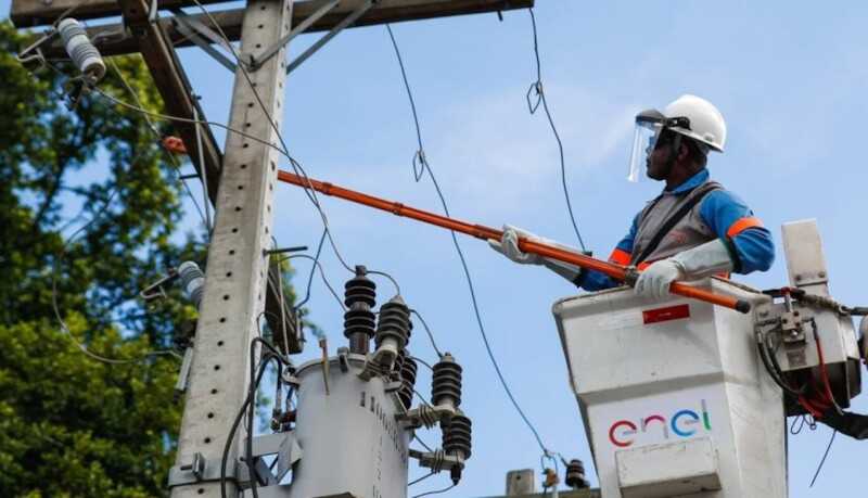 Enel é notificada pelo Procon Goiás por falta de energia após fortes chuvas em Goiânia