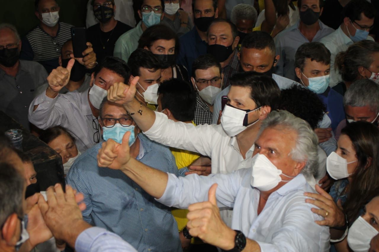 Delegado Waldir e Zacharias Calil foram os únicos pré-candidatos a senador presentes no encontro que selou a aliança entre DEM e MDB. | Foto: Reprodução