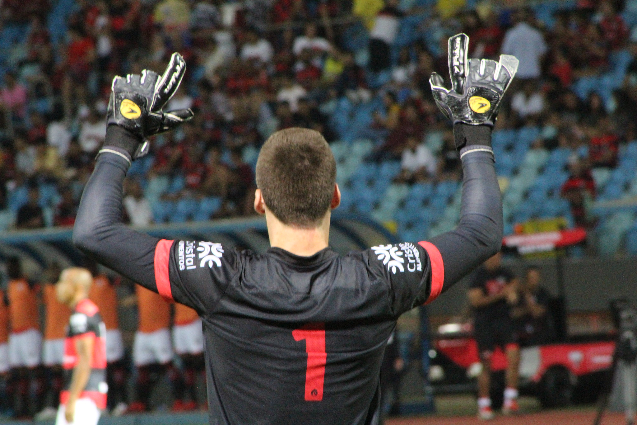 Sem ser relacionado nos últimos jogos, Kozlinski era o titular do Atlético-GO no último jogo com a presença da torcida | Foto: Paulo Marcos/ACG