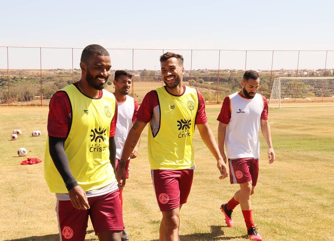 Zagueiro sabe que camisa pesada da Anapolina os coloca como favoritos ao acesso e ao título | foto: Comunicação Anapolina