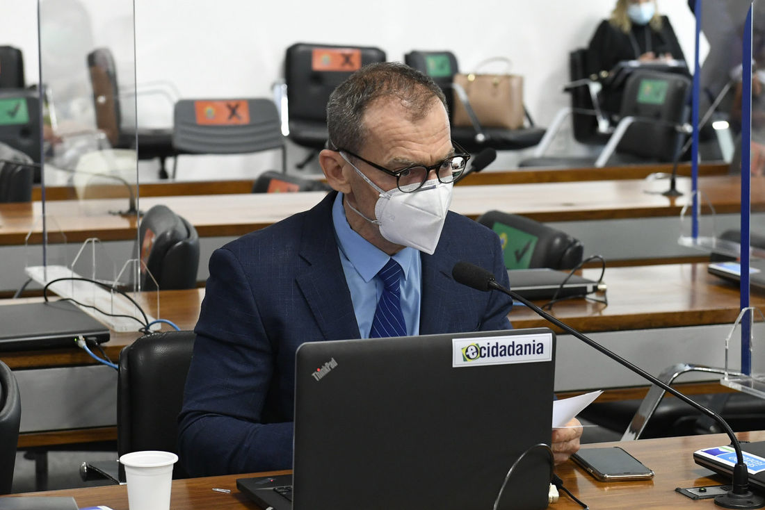 O senador pediu ainda que a Polícia Legislativa apure o crime de homofobia cometido pelo empresário bolsonarista em postagem na internet, e exigiu um pedido de desculpas do depoente à comunidade LBGTQIA+. | Foto: Reprodução