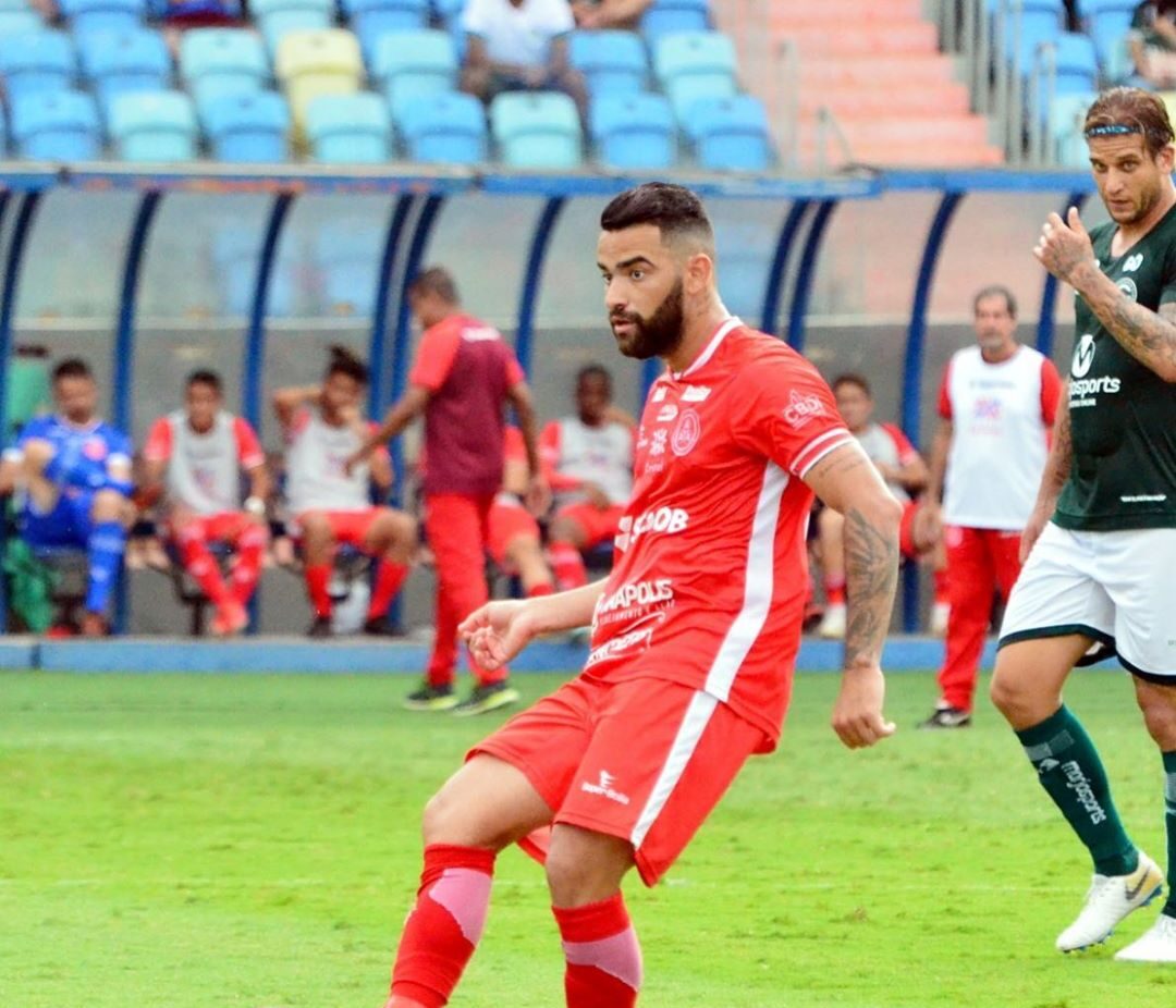 Volante Íkaro atuou pela rubra em 2020, na primeira metade do Goianão que terminou somente em 2021; foram quatro gols em oito jogos | foto: Comunicação Anapolina