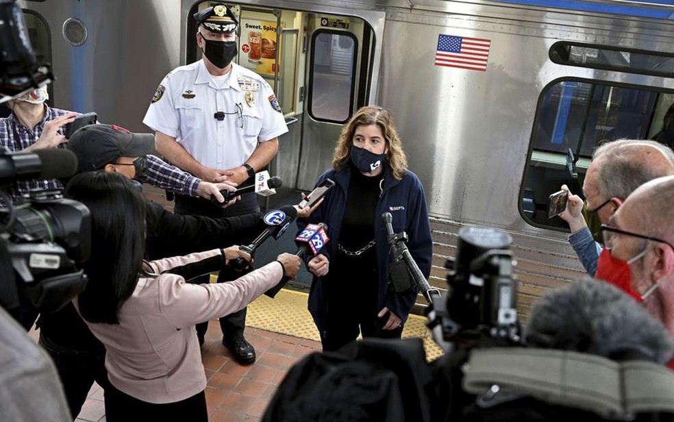"O crime poderia ter sido interrompido mais cedo se um passageiro tivesse ligado para o 911", afirmou a gerente geral da SEPTA durante entrevista | Foto: Reprodução/ The Philadelphia Inquirer via AP