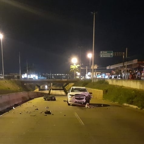 Motorista do carro relatou à polícia que tentou desviar da motocicleta, mas que teve visão prejudicada por luz alta | Foto: reprodução