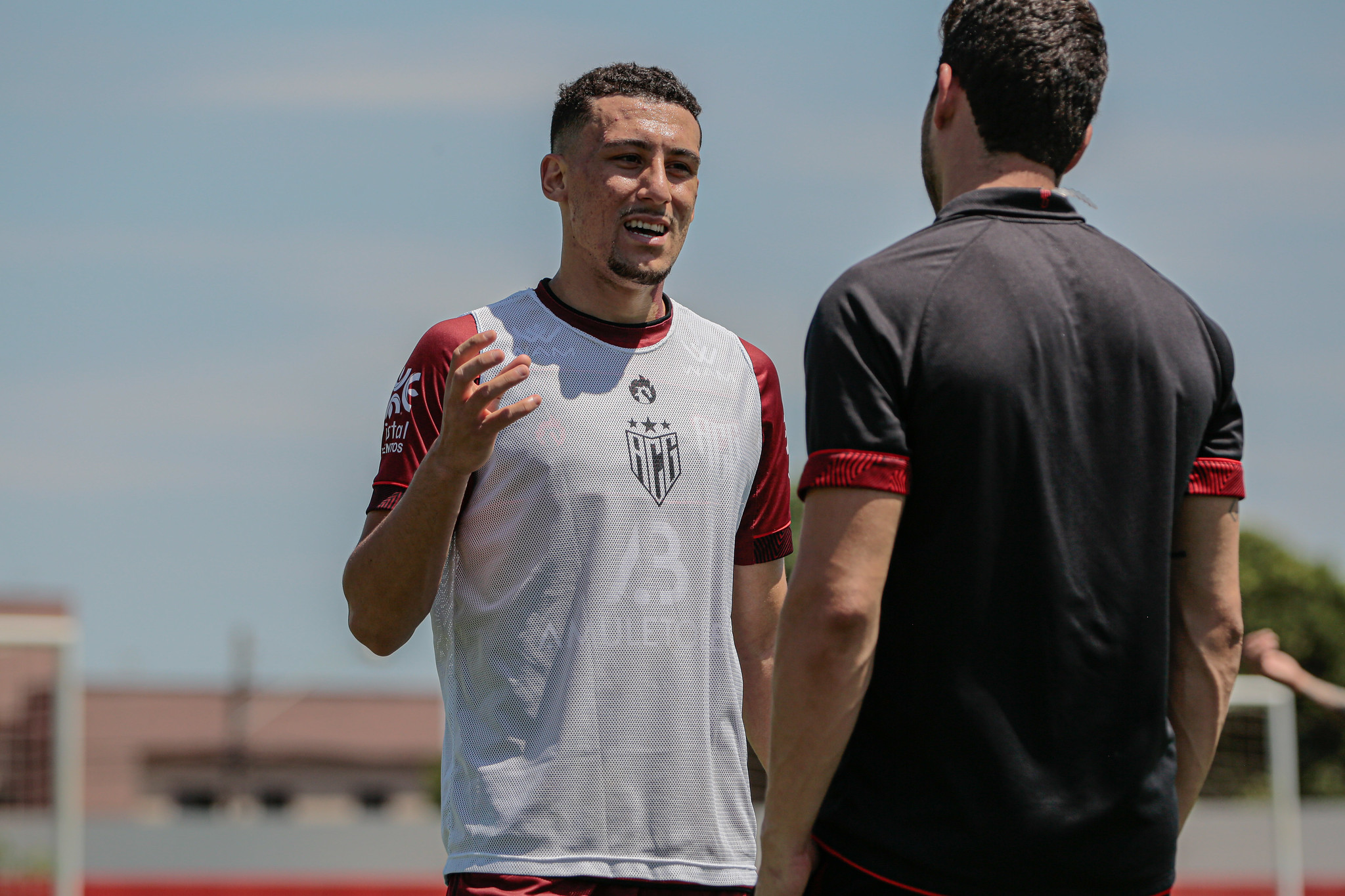 Sem Willian Maranhão, que está suspenso, Gabriel Baralhas retorna ao meio-campo titular do Atlético-GO | Foto: Bruno Corsino/ACG