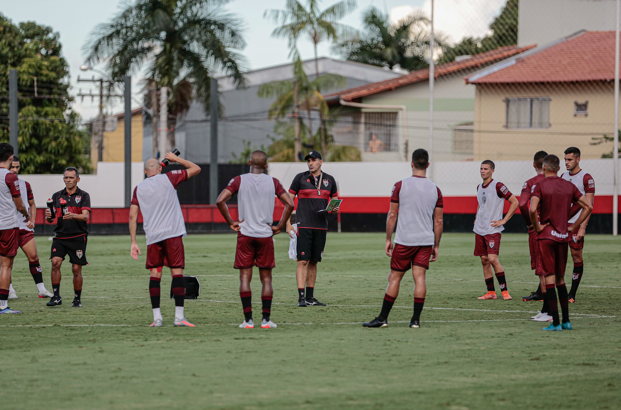 Treinador não conta com atleta suspenso, enquanto atacante é dúvida antes de duelo pela Série A | Foto: Bruno Corsino/ACG