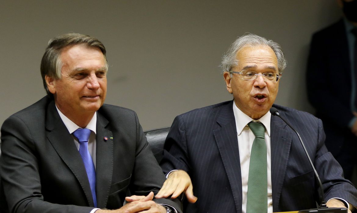 O presidente da República, Jair Bolsonaro e o ministro da economia, Paulo Guedes,fazem  declaração conjunta à imprensa no auditório do ministério da economia em Brasília