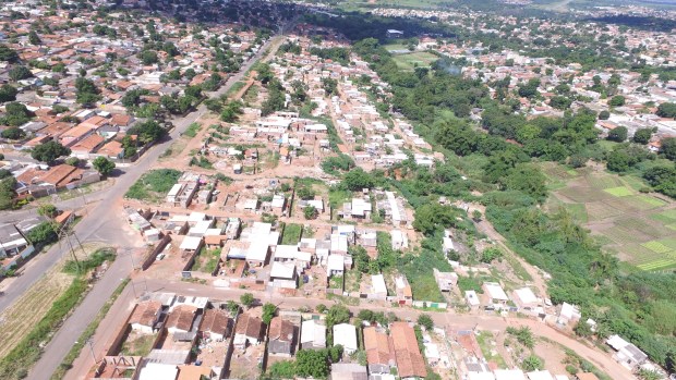 Cerca de 500 famílias estão na maior área urbana ocupada irregularmente em Goiânia. | Foto: Reprodução