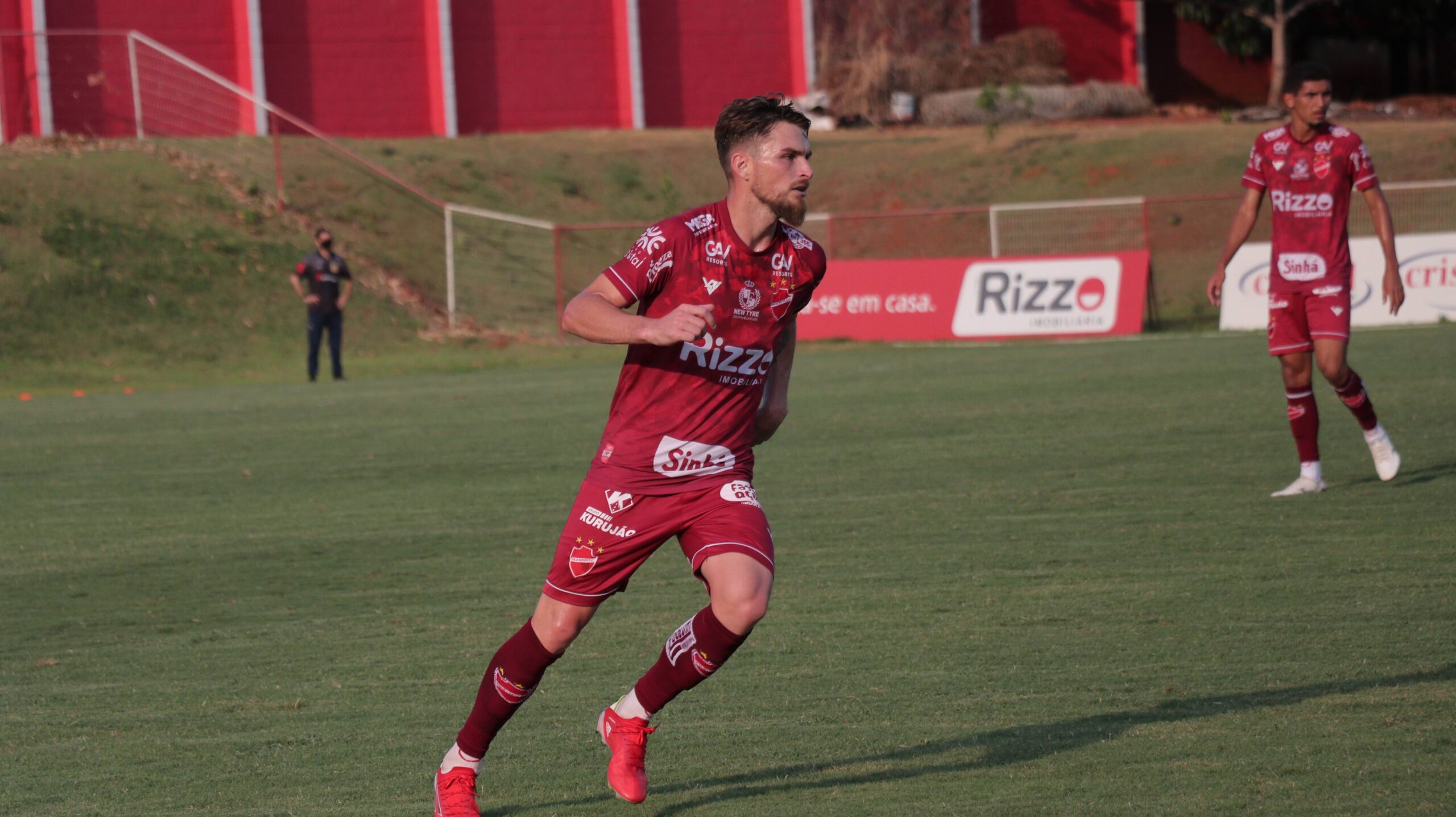 O lateral-direito André Krobel deve ser titular no confronto contra o Remo, neste sábado (11) | Foto: Douglas Monteiro/Vila Nova FC