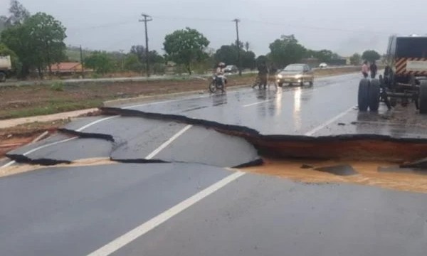 O trecho danificado, localizado no Km 180, havia passado por reformas e duplicação há menos de cinco meses | Imagens: Divulgação/ Redes sociais