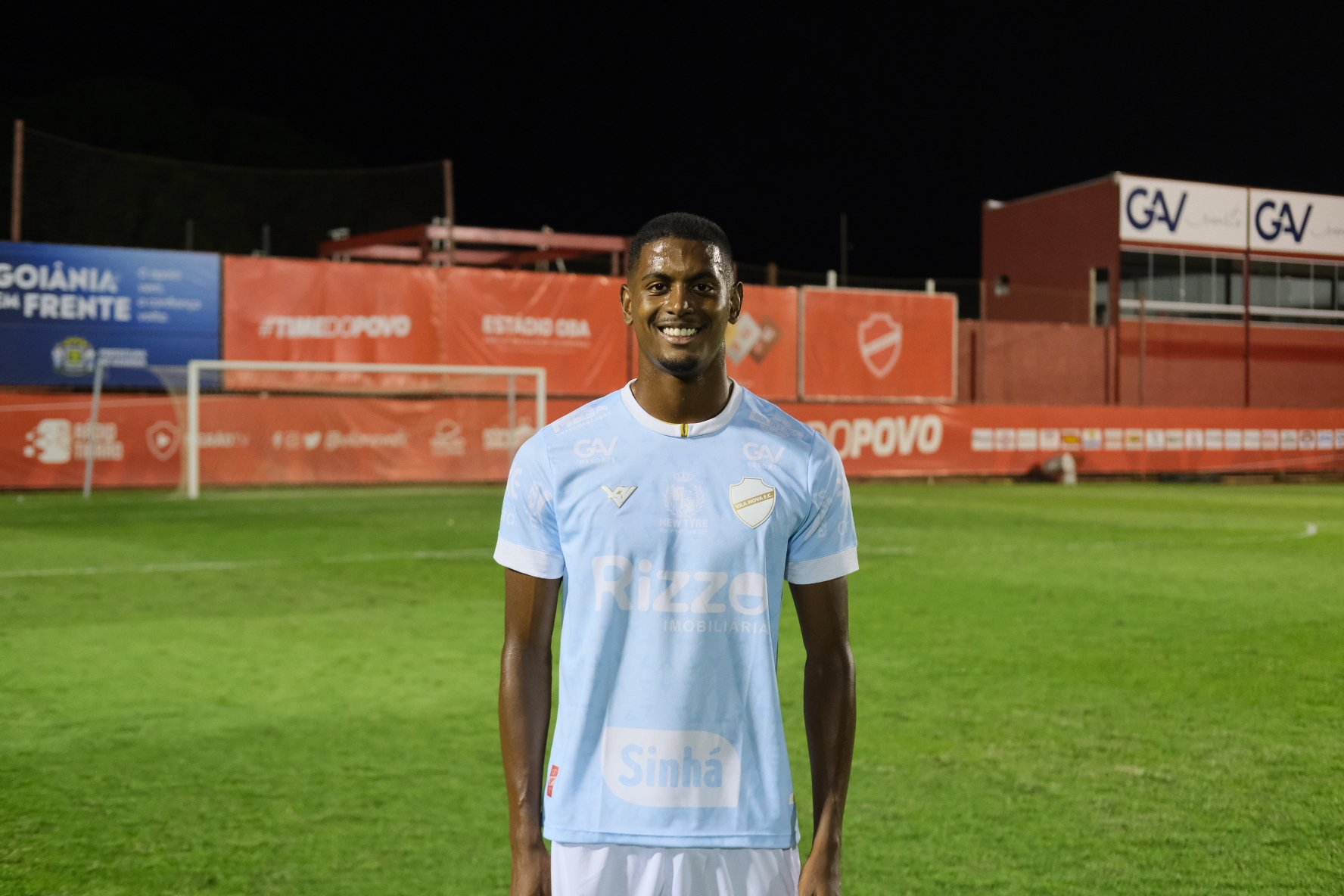 O atacante Guilherme Pires, de 19 anos, estrou com gol e vitória na equipe profissional do Vila Nova | Foto: Douglas Monteiro/Vila Nova FC