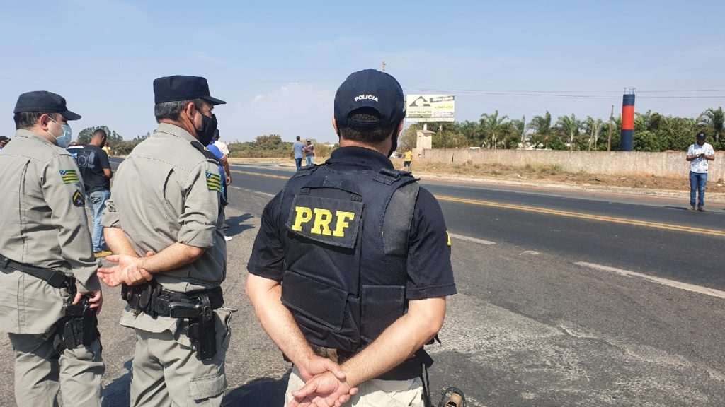 A expectativa da PRF é que haja aumento no movimento de veículos nas BR’s, especialmente no fim da tarde e início da noite desta sexta | Foto: Reprodução/ PRF