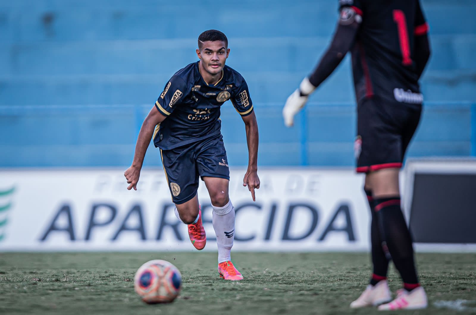 Atacante fez o único gol da partida na vitória sobre o Atlético Goianiense | foto: Heber Gomes