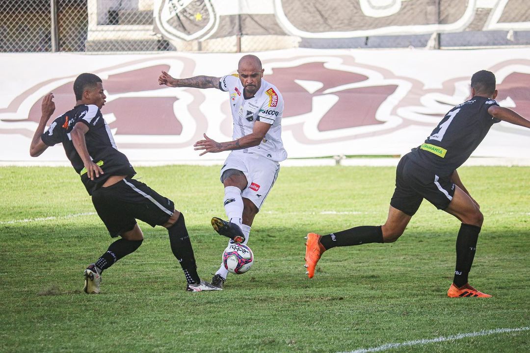 O meia se mostrou abraçado pelo torcedor em tão pouco tempo na sua chegada ao alvinegro potiguar | Renne Carvalho / ABC
