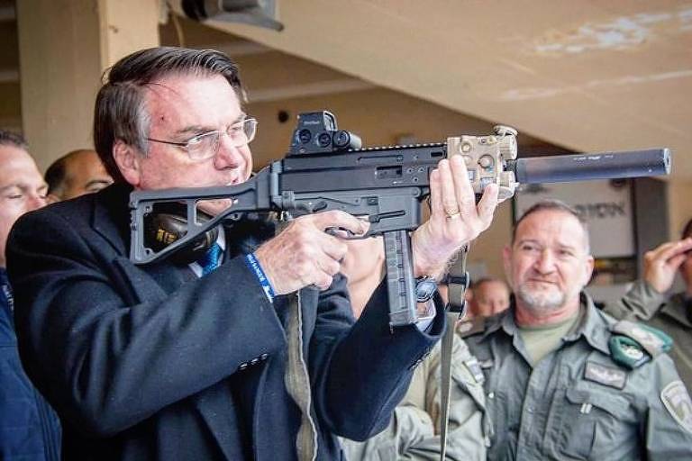 O presidente voltou a incentivar o armamento da população, ignorando questões urgentes como os números referentes à fome e ao desemprego no país. | Foto: Reprodução