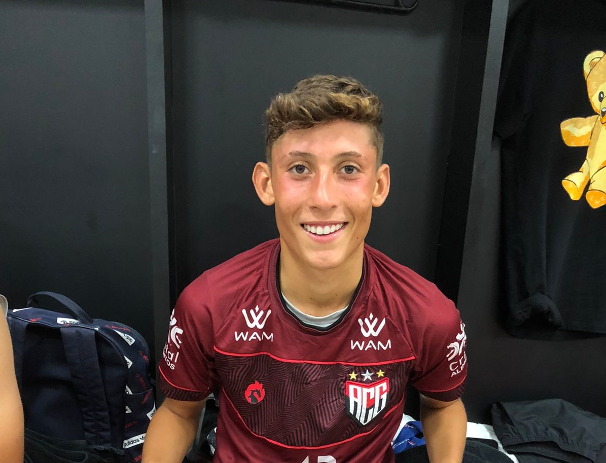 Diego no vestiário do CT do Dragão, pouco antes de treinar com o elenco principal rubro-negro | Foto: Arquivo pessoal