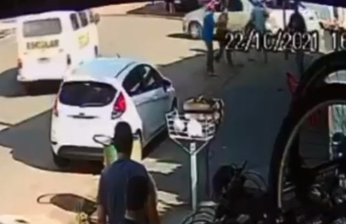 Homem teria se incomodado com barulho de caixa de som em frente à loja. | Foto: Divulgação/PC