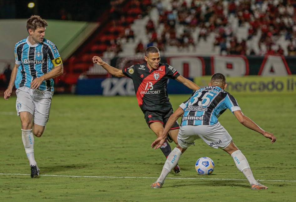 Titular do Atlético-GO em grande parte da competição, João Paulo projeta um duelo complicado contra o Sport, que está no Z-4| Foto: Bruno Corsino/ACG