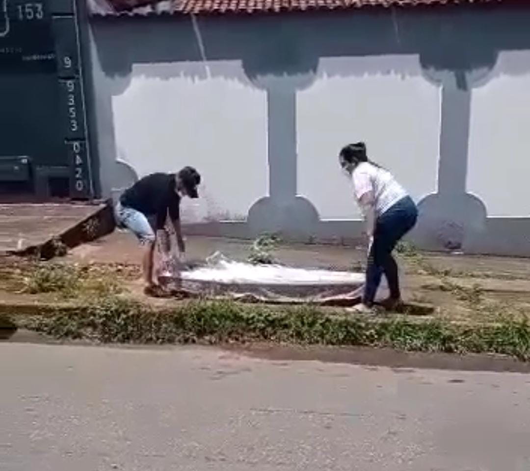 No vídeo, é possível ouvir um homem espantado com o incidente | Imagens: Reprodução/ Redes sociais