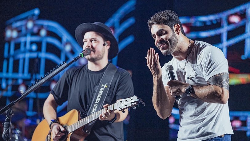 O cantor e ex-participante do BBB reagiu pelas redes sociais e respondeu que a canção é "unissex". Entenda | Foto: rede social