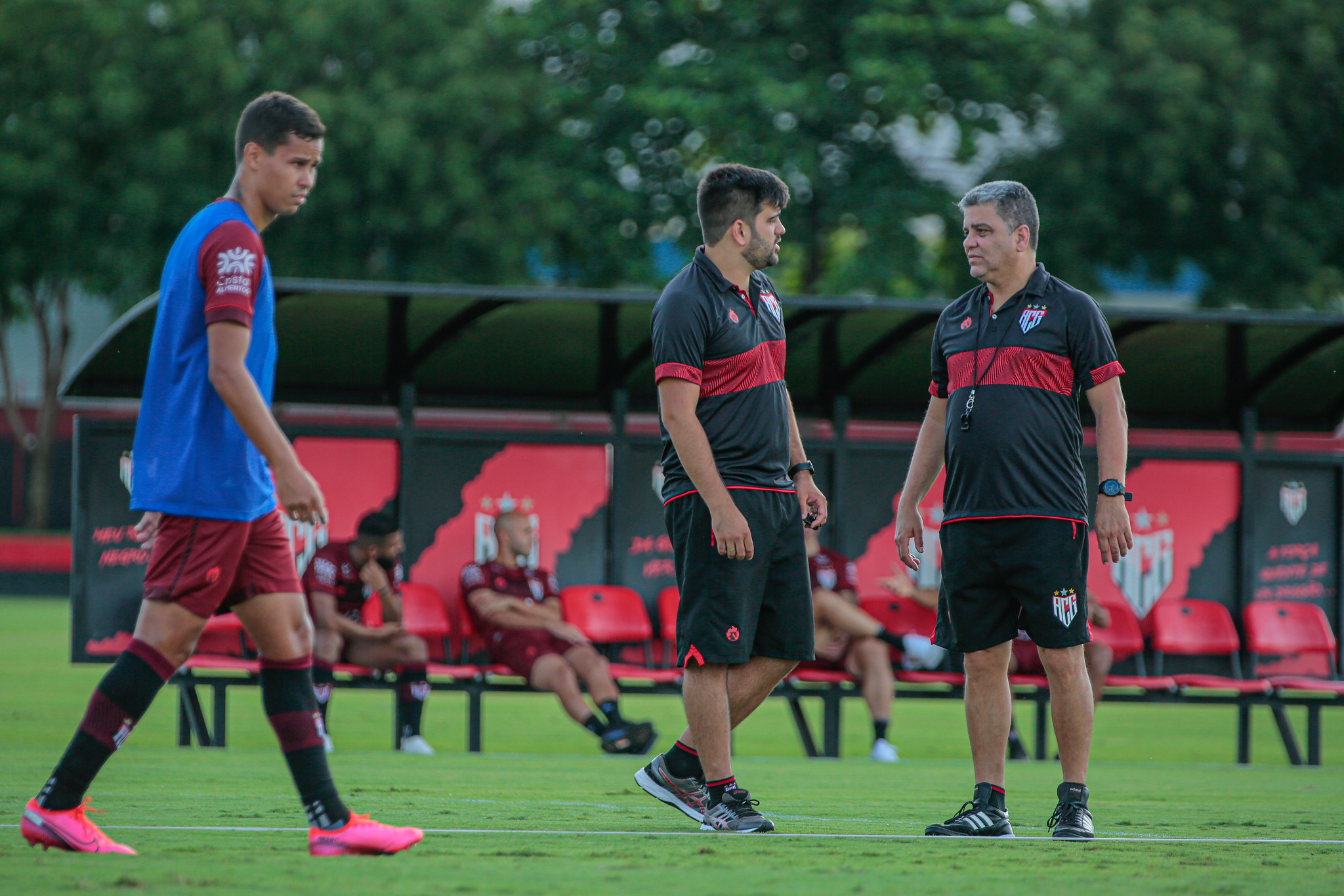 Treinador Marcelo Cabo ainda não conseguiu uma vitória desde quando retornou ao Atlético Goianiense | Foto: Bruno Corsino/ACG