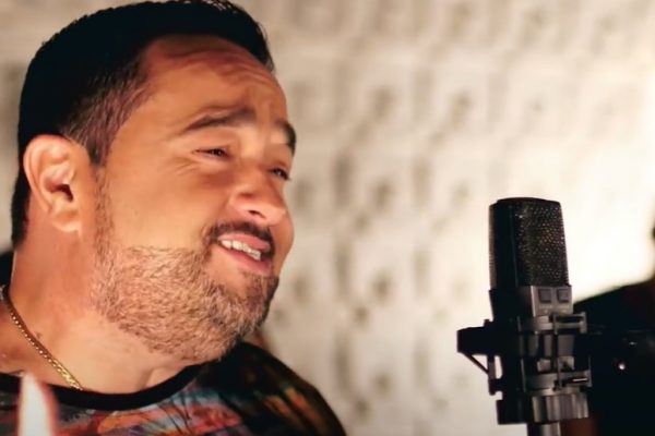 O músico teria lucrado milhões de reais com a venda de terrenos irregulares. | Foto: Reprodução