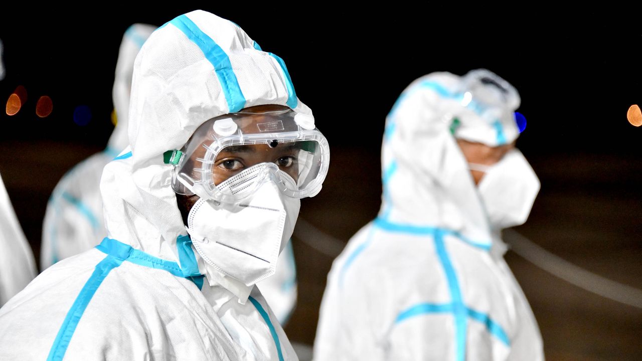 Os cientistas sul-africanos ainda não têm certeza da eficácia das vacinas contra a Covid-19 existentes contra a nova variante. | Foto: Reprodução