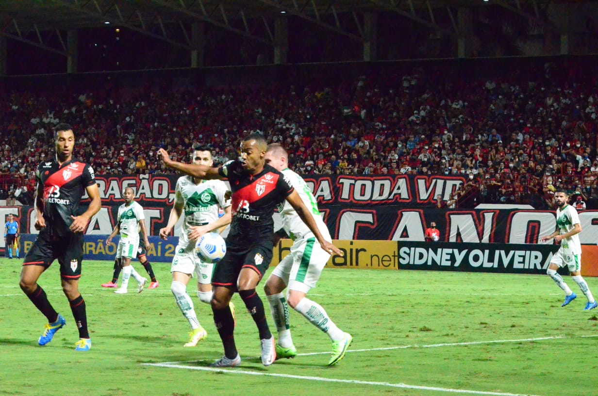 Rubro-negro saiu na frente do placar, mas com direito a lei do ex nos minutos finais, sofreu o empate contra o Juventude | Foto: Afonso Cardoso