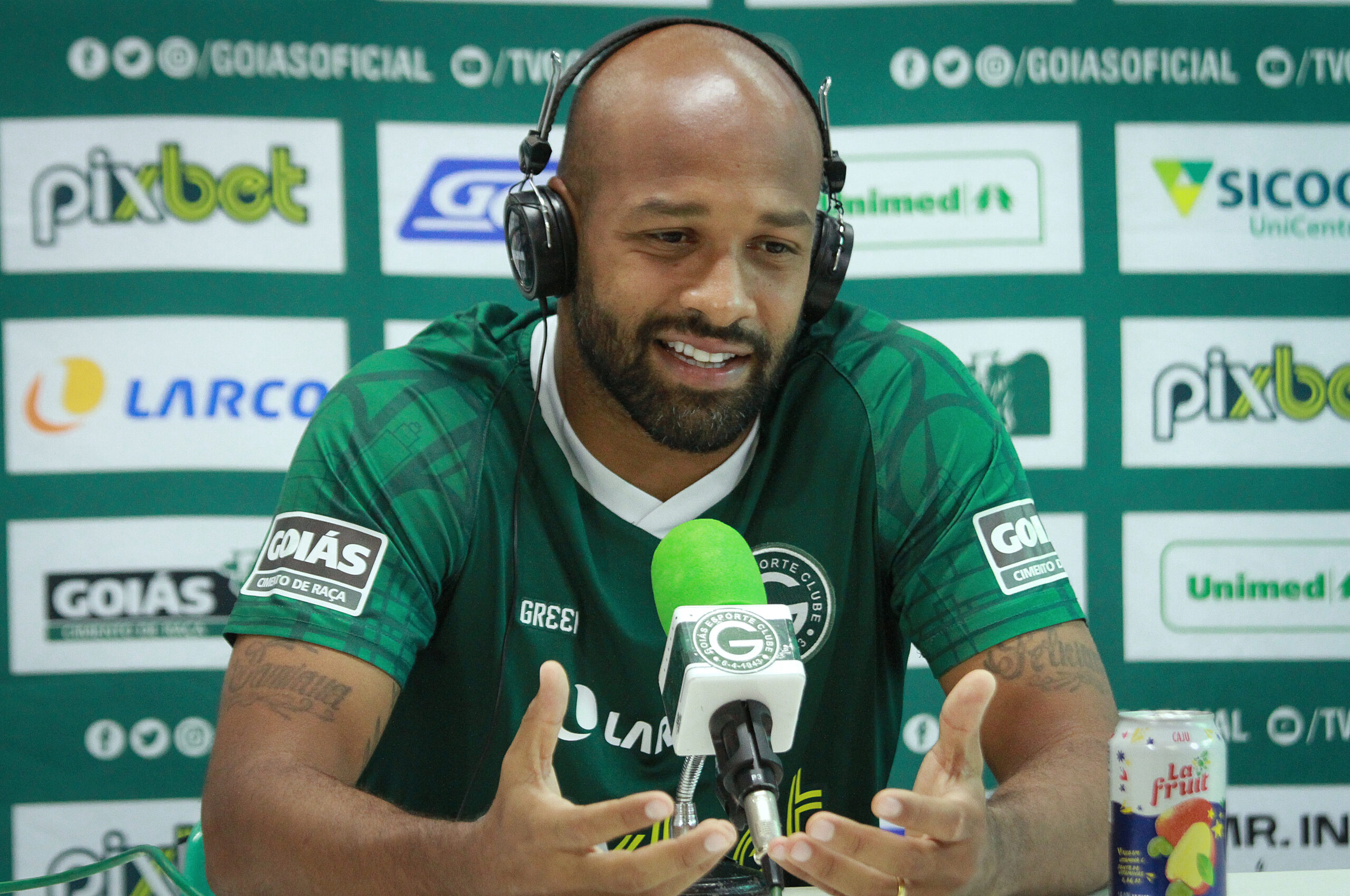 Volante chegou contestado e após boas atuações se garantiu como titular, ajudando o Goiás a retornar para a Série A | Foto: Rosiron Rodrigues / Goiás EC