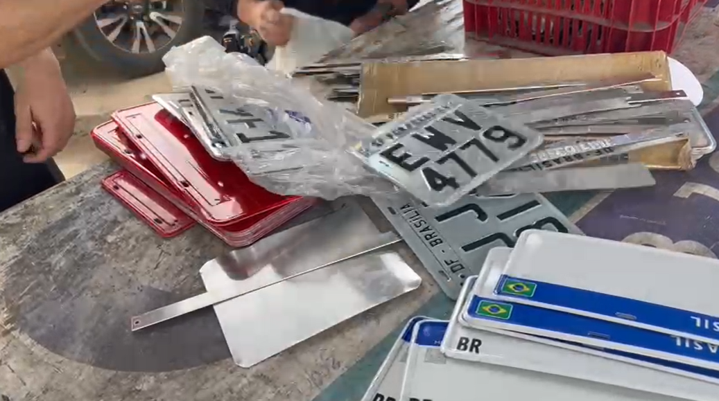 Segundo a PCGO, a associação funcionava como intermediária entre os ladrões de carros e motos, e aqueles que clonam veículos | Fotos: Divulgação/ PCGO