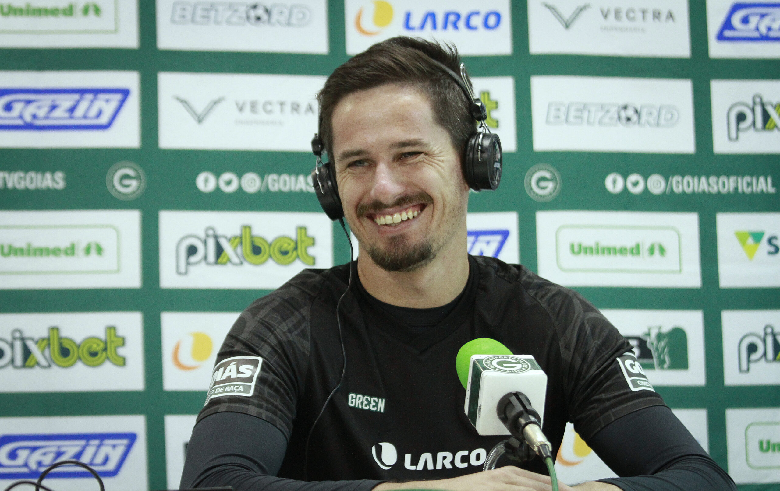 Goleiro fez uma excelente partida diante do Guarani que deu ao clube esmeraldino o acesso à Série A; ele tem contrato com o clube até o fim de 2023 | foto: