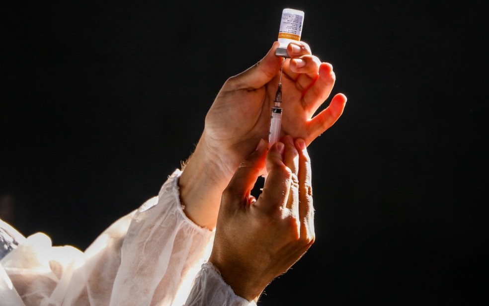 O total de vacinados até o momento auxiliam na redução de 44% no número de óbitos, e essa e a menor média de mortes desde maio de 2020. | Foto: Reprodução