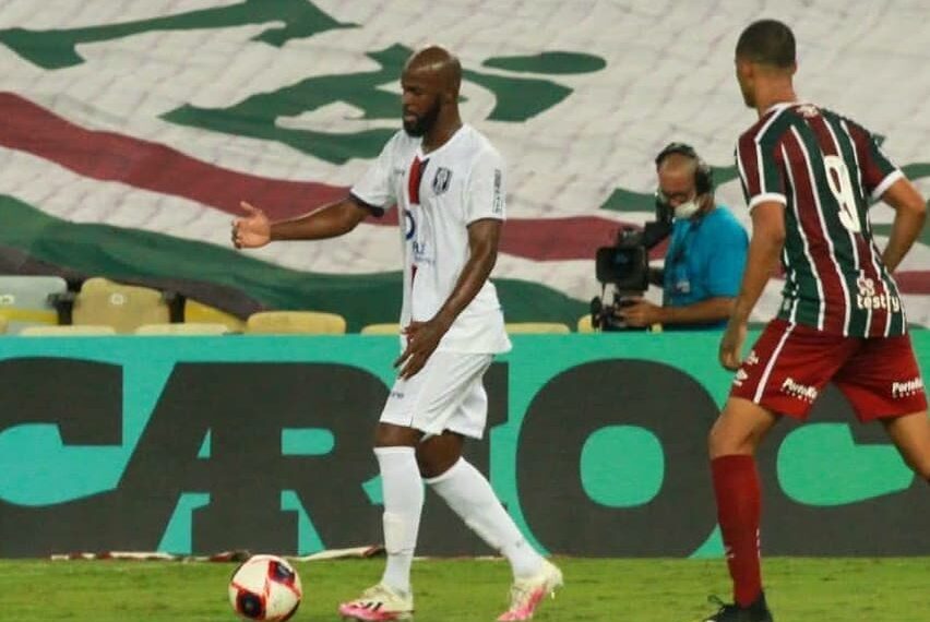No início de 2021, volante jogou o Campeonato Carioca, sendo titular na equipe do Resende | foto: Jeferson93