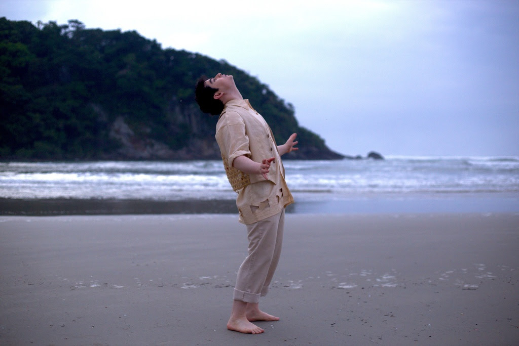 O processo de composição de “Odisseu”, o artista conta que teve a ideia da letra enquanto esperava uma moça que estava atrasada para o encontro que tinham marcado. | Foto: Reprodução/Internet